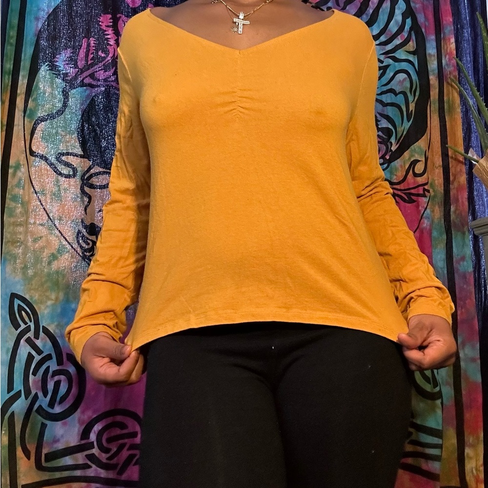 Chic long sleeve shirt ruched at v-neck